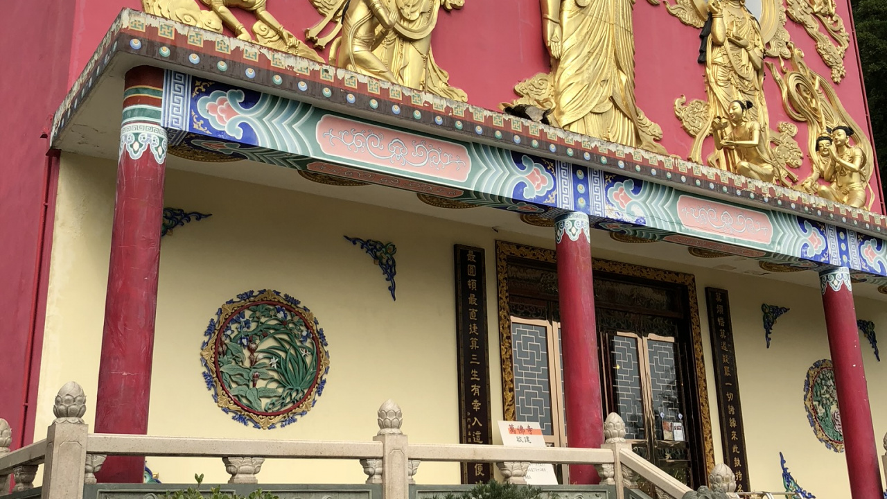 Обои храм, цветочный горшок, ориентир, скульптура, комнатное растение в разрешении 1280x720