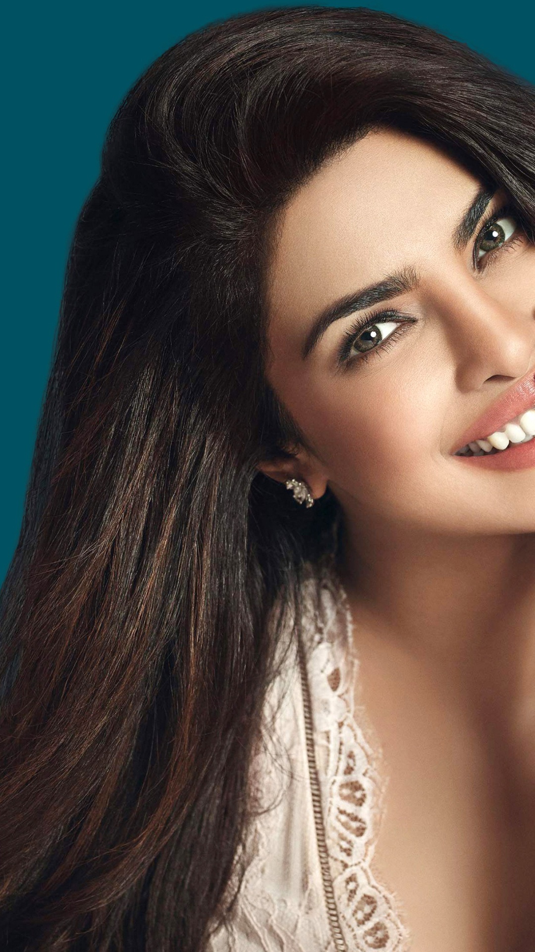 Обои ювелирный бренд nirav modi, ювелирные изделия, марка, лоб, нос в разрешении 1080x1920