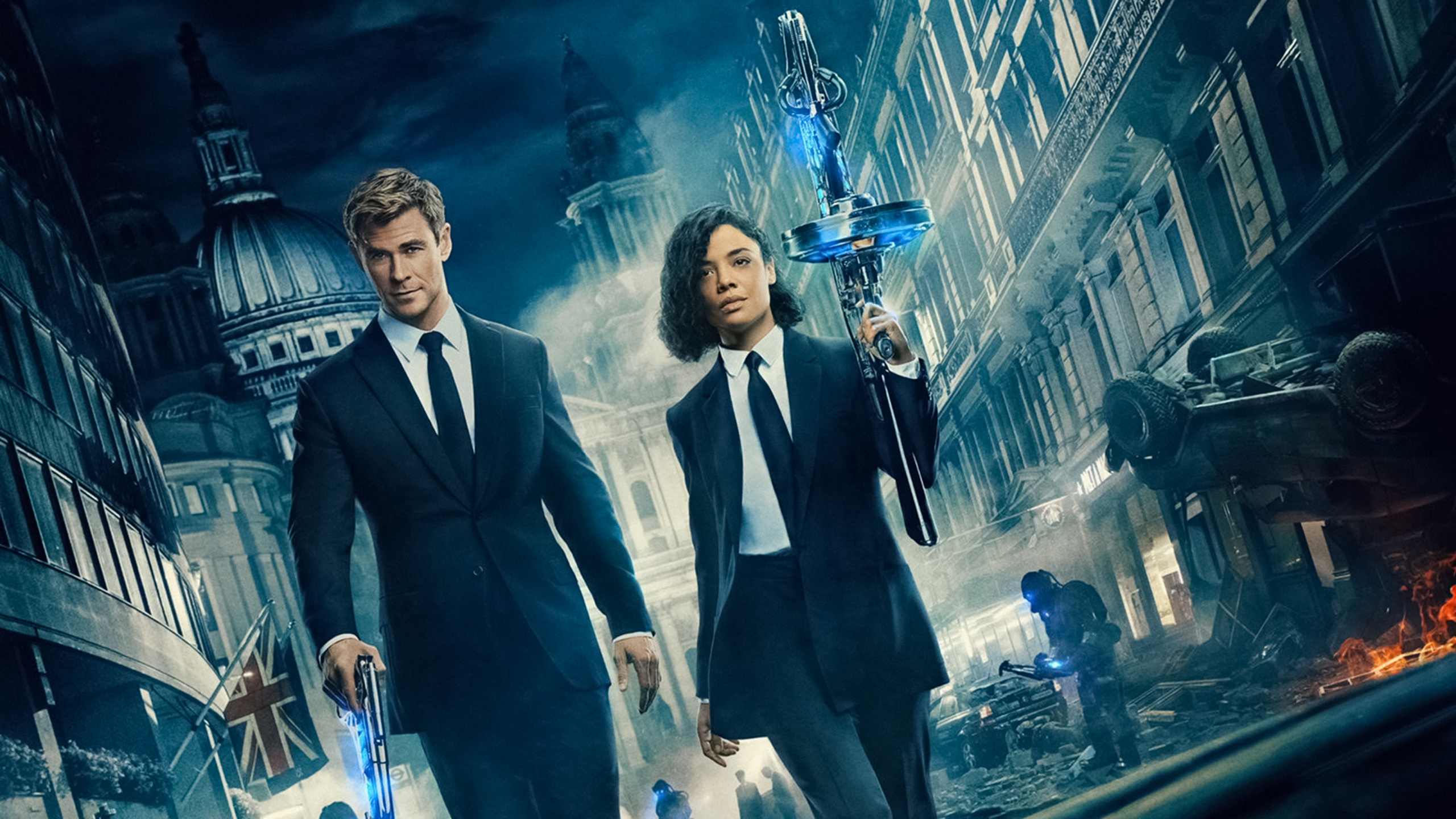 Обои Люди в Черном Международного, Крис Хемсворт, Тесса Томпсон, Агент Ч, человек в черном в разрешении 2560x1440