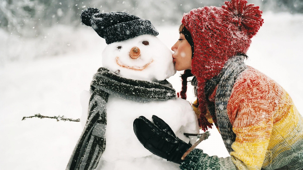 Обои Снеговик, снег, зима, девушка, Рождество в разрешении 1280x720