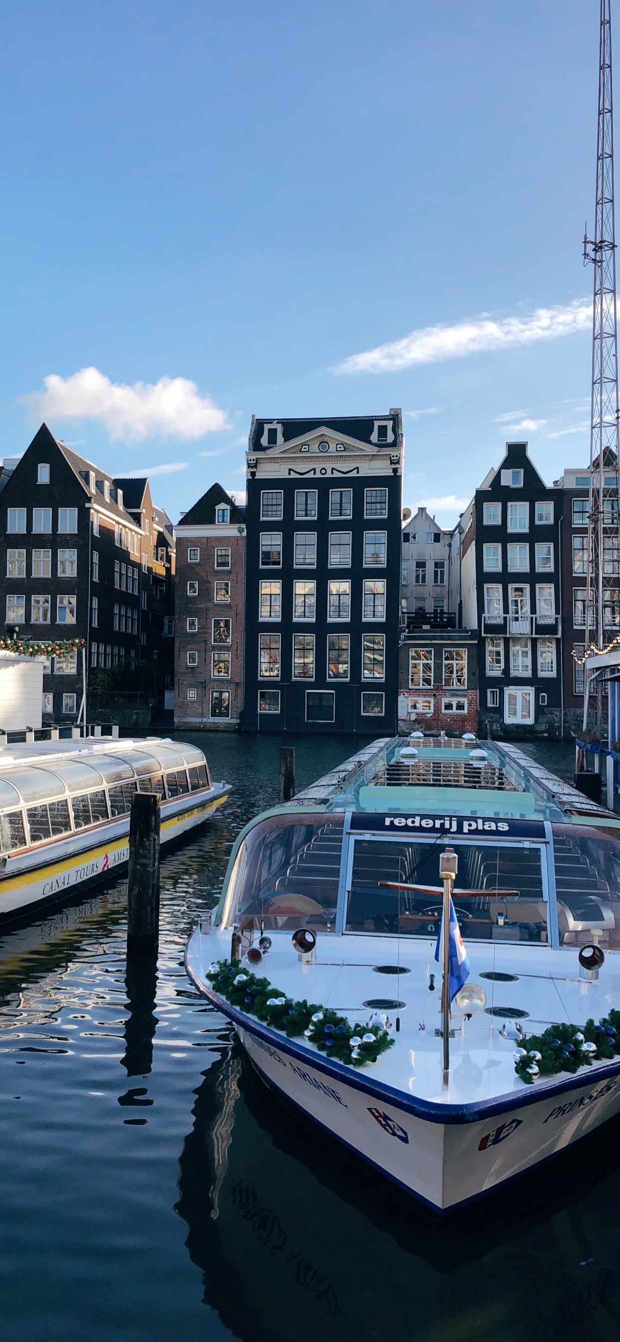 Обои Амстердам, вода, водоем, водный путь, судно в разрешении 1242x2688