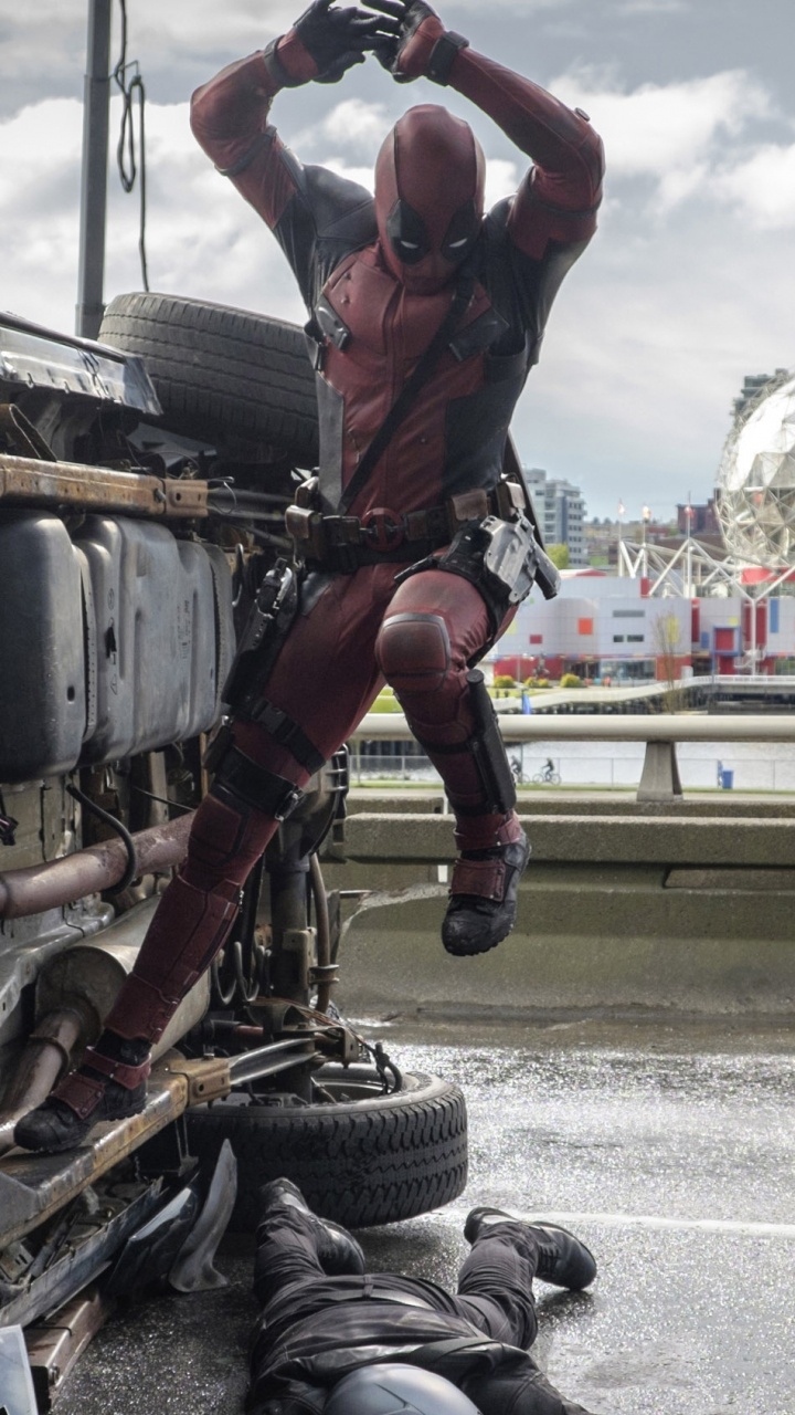 Обои дэдпул, статуя, Adobe После Эффектов, актер, видеоэффекты в разрешении 720x1280