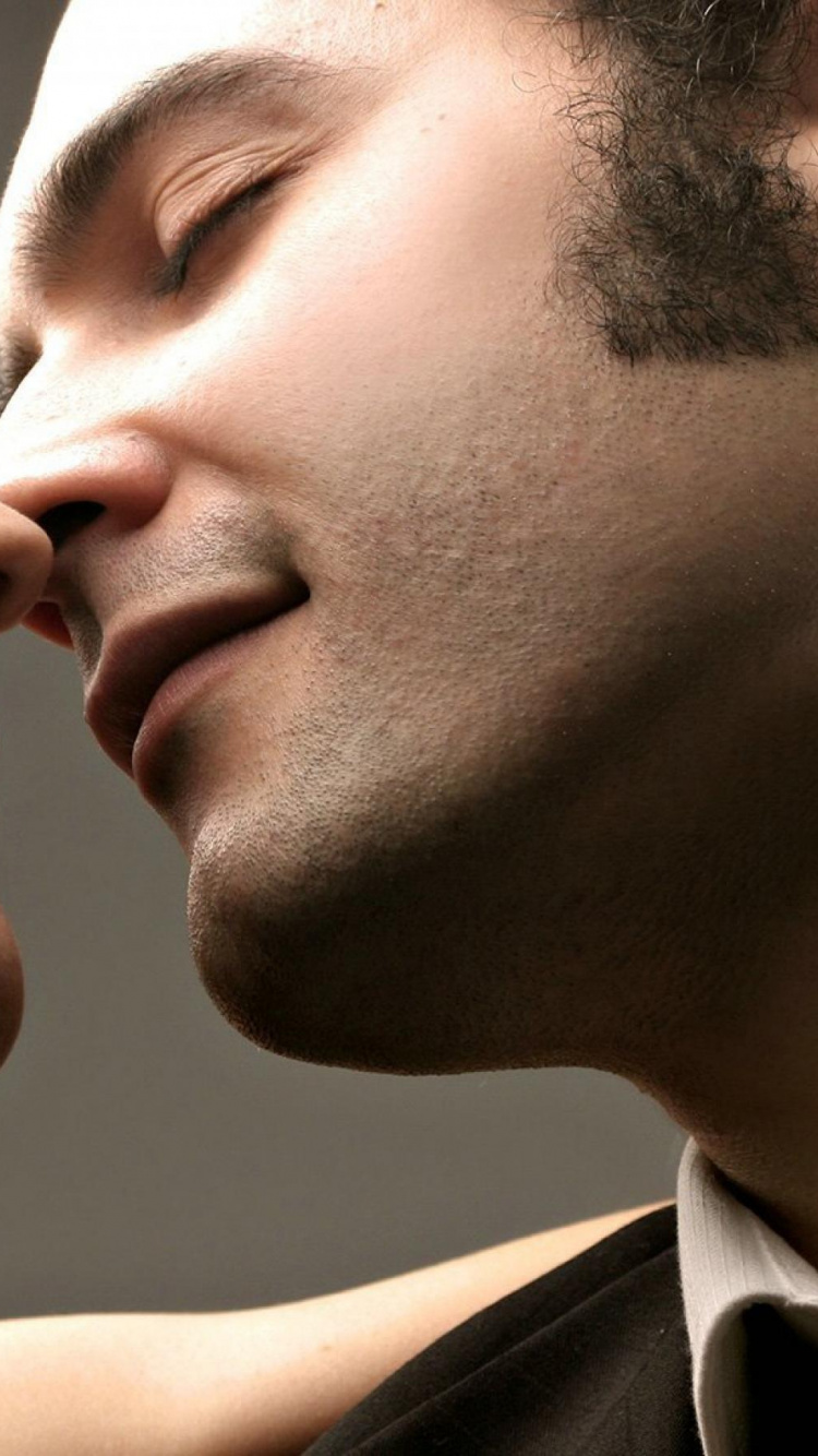 Обои поцелуй, роман, лоб, любовь, щека в разрешении 750x1334