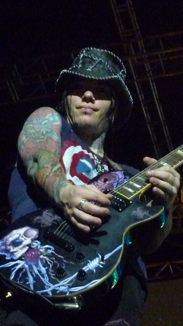 Обои басгитара, электрогитара, гитара, струнный инструмент, гитарист в разрешении 750x1334