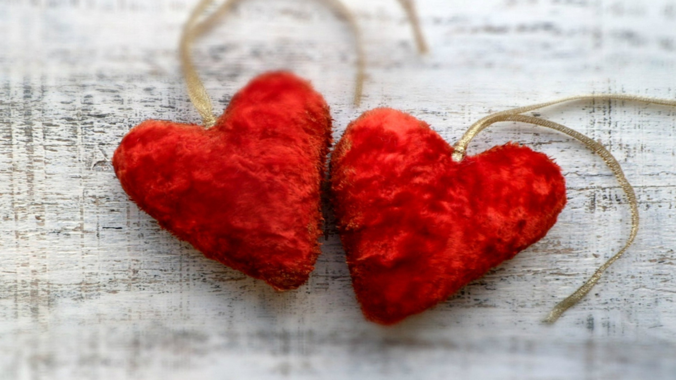 Обои сердце, красный цвет, любовь, фейсбук, роман в разрешении 1366x768