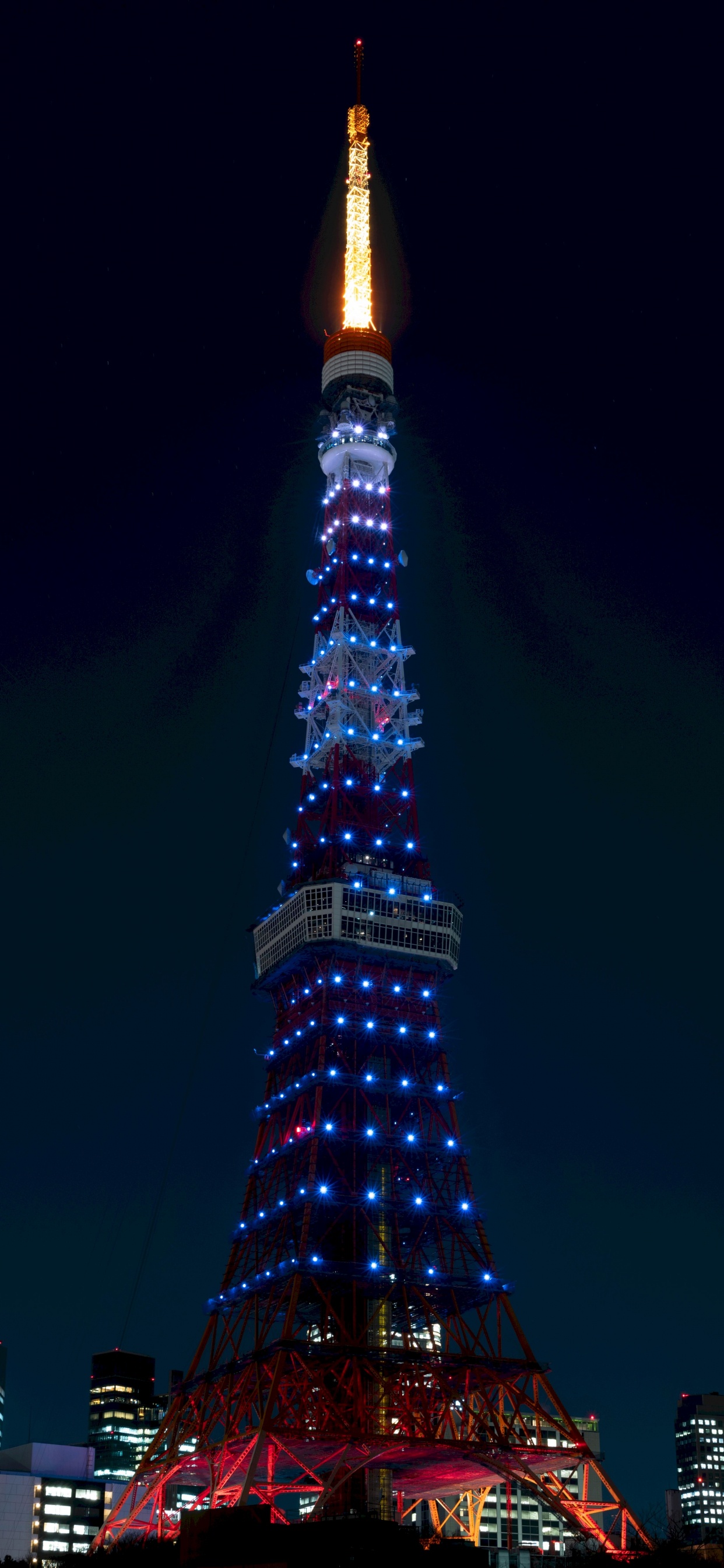 Обои вышка, ориентир, небоскреб, ночь, город в разрешении 1242x2688