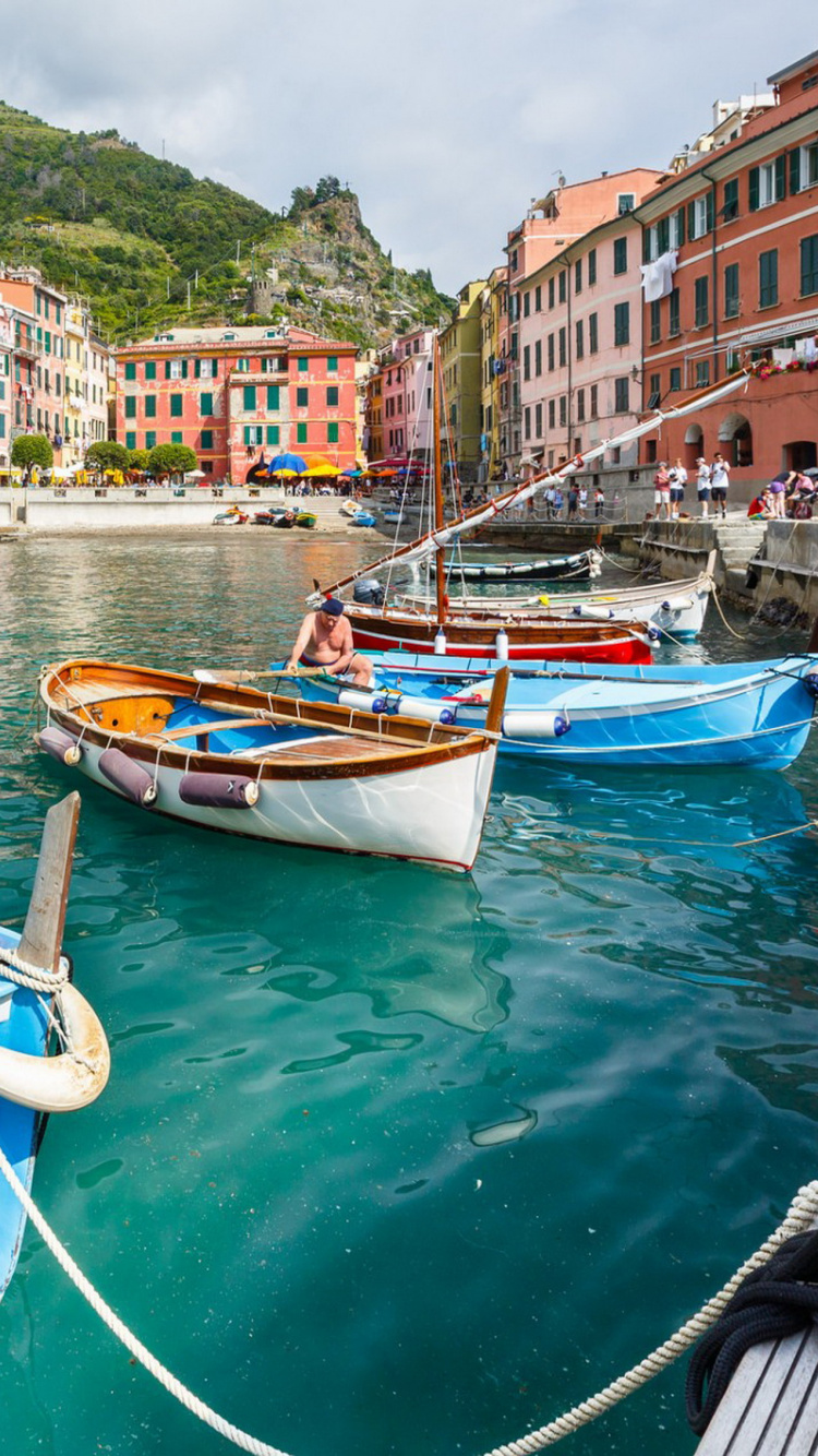 Обои Вернацца, перевозка воды, вода, лодка, водный путь в разрешении 750x1334