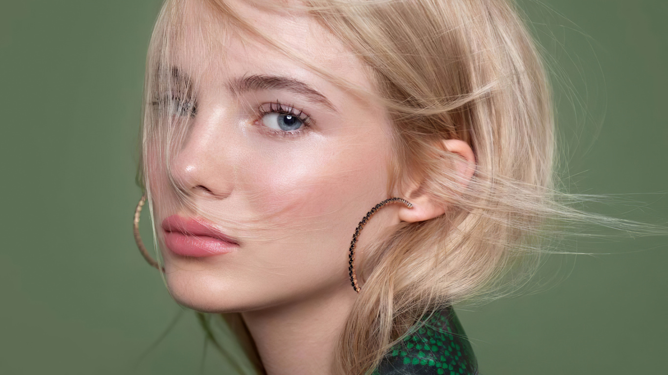 Обои Фрейя Аллан, Ведьмак, цири, Геральт из ривии, нетфликс в разрешении 1366x768