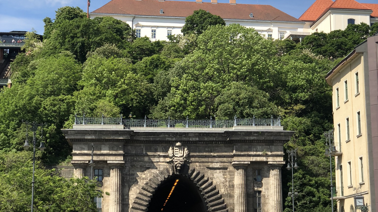 Обои Будапешт, туннель под замковым холмом, наука, биология, арка в разрешении 1280x720