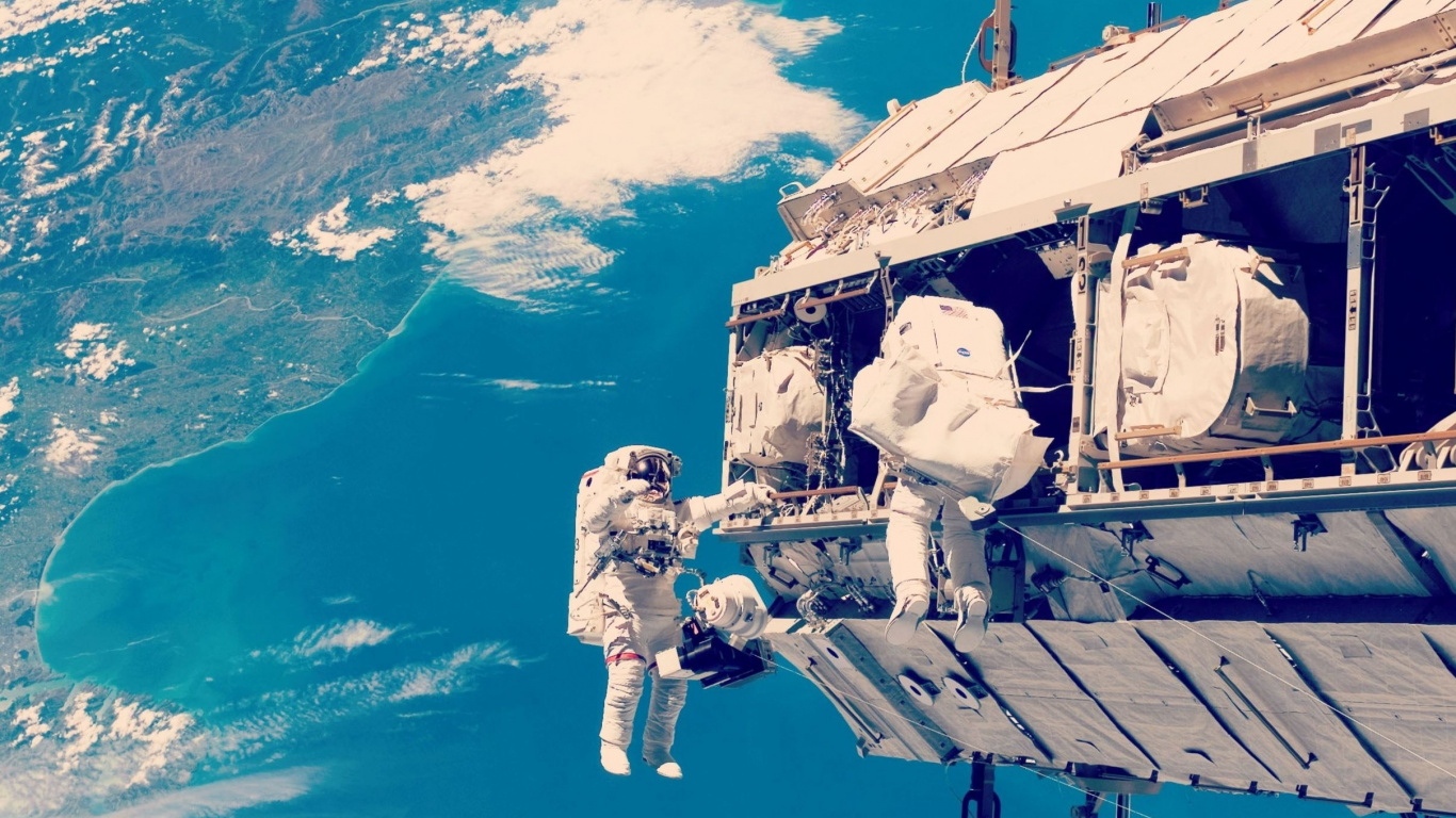 Обои Международная космическая станция, НАСА, астронавт, космическое пространство, космическая станция в разрешении 1366x768
