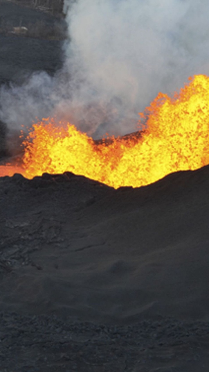 Обои вулкан, щитовой вулкан, вентиляционные щели, купол лавы, лава в разрешении 720x1280