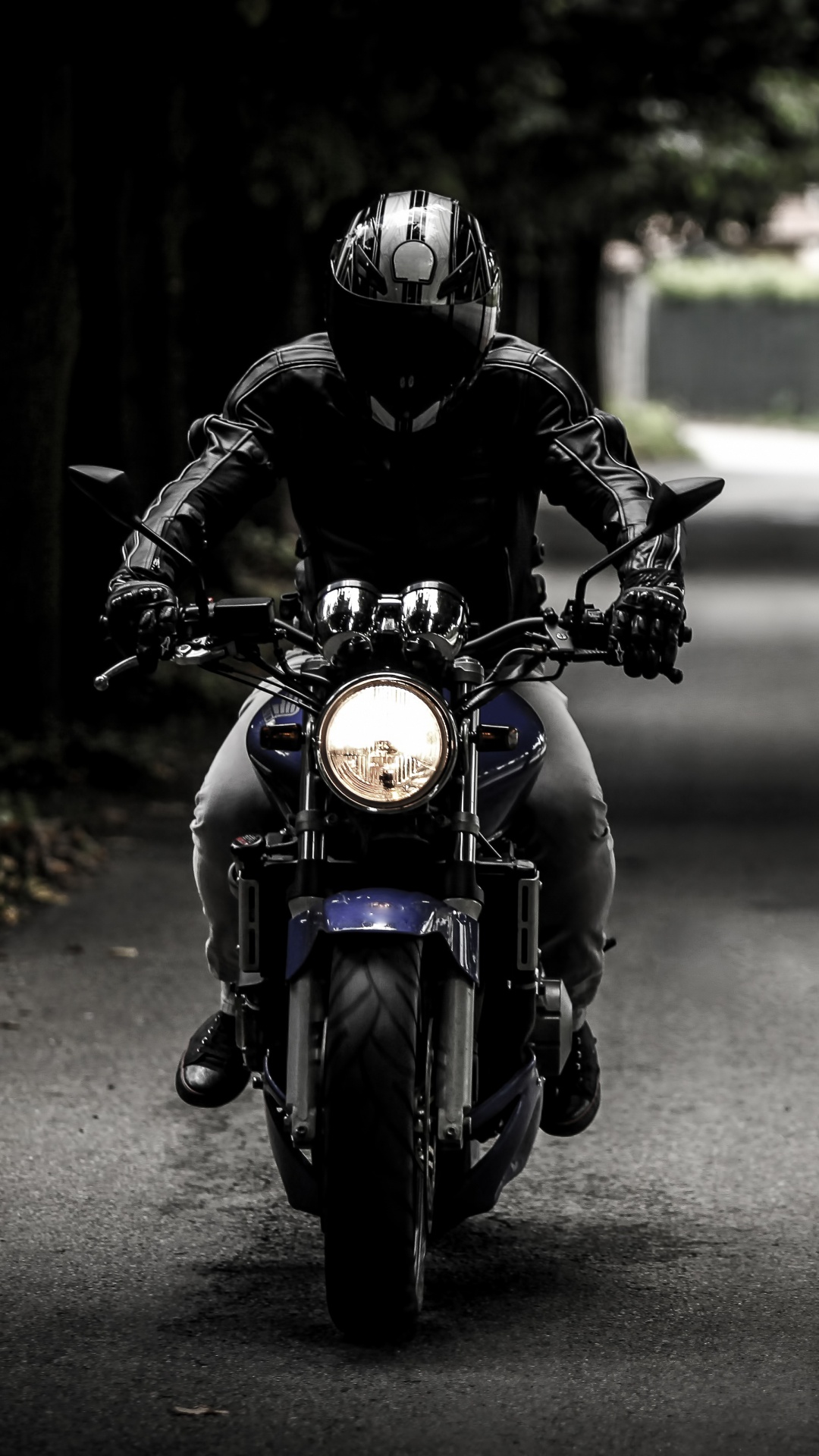 Обои мотоцикл, велосипед, черный, мотоспорт, автомобильное освещение в разрешении 1080x1920