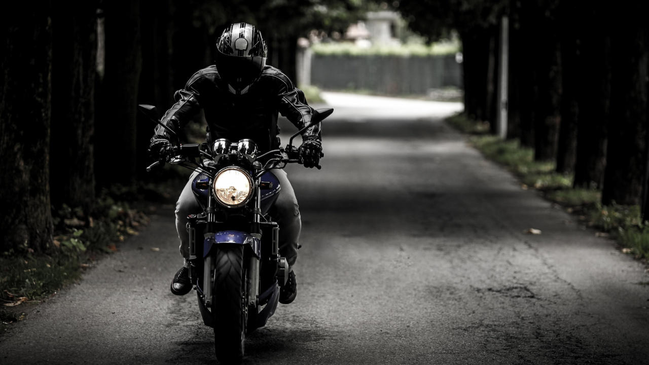 Обои мотоцикл, велосипед, черный, мотоспорт, автомобильное освещение в разрешении 1280x720