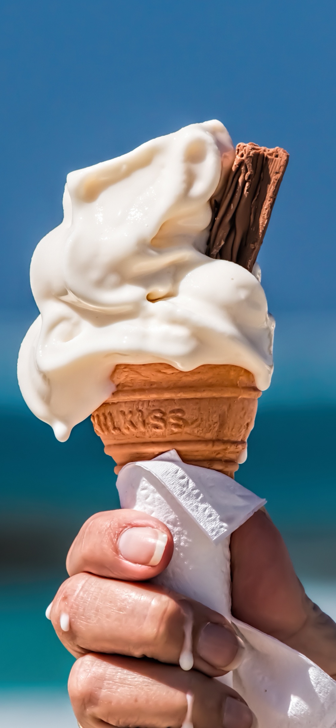 Обои рожок мороженого, мороженое, пломбир, кафе мороженое, молочный коктейль в разрешении 1125x2436