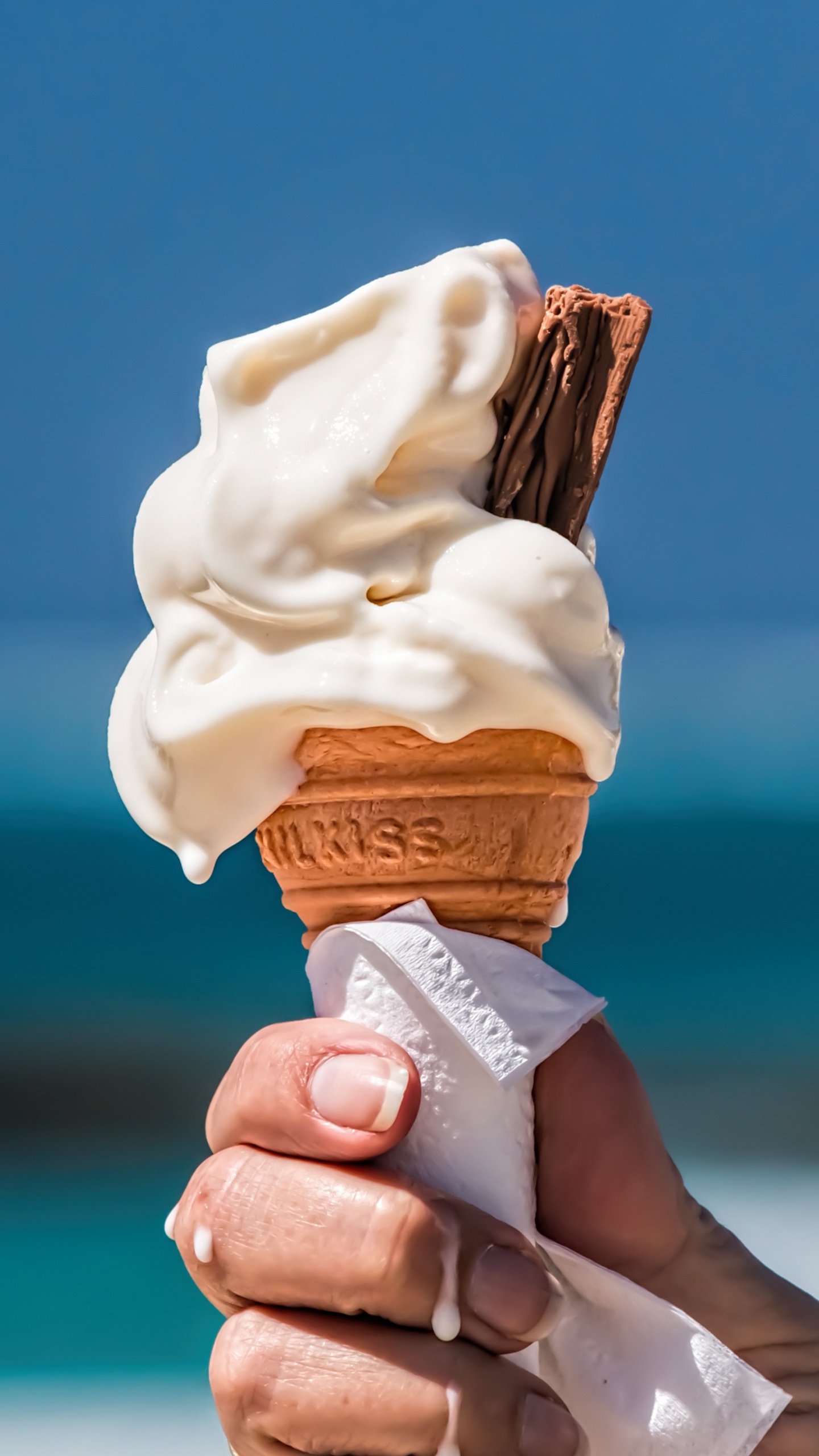 Обои рожок мороженого, мороженое, пломбир, кафе мороженое, молочный коктейль в разрешении 1440x2560