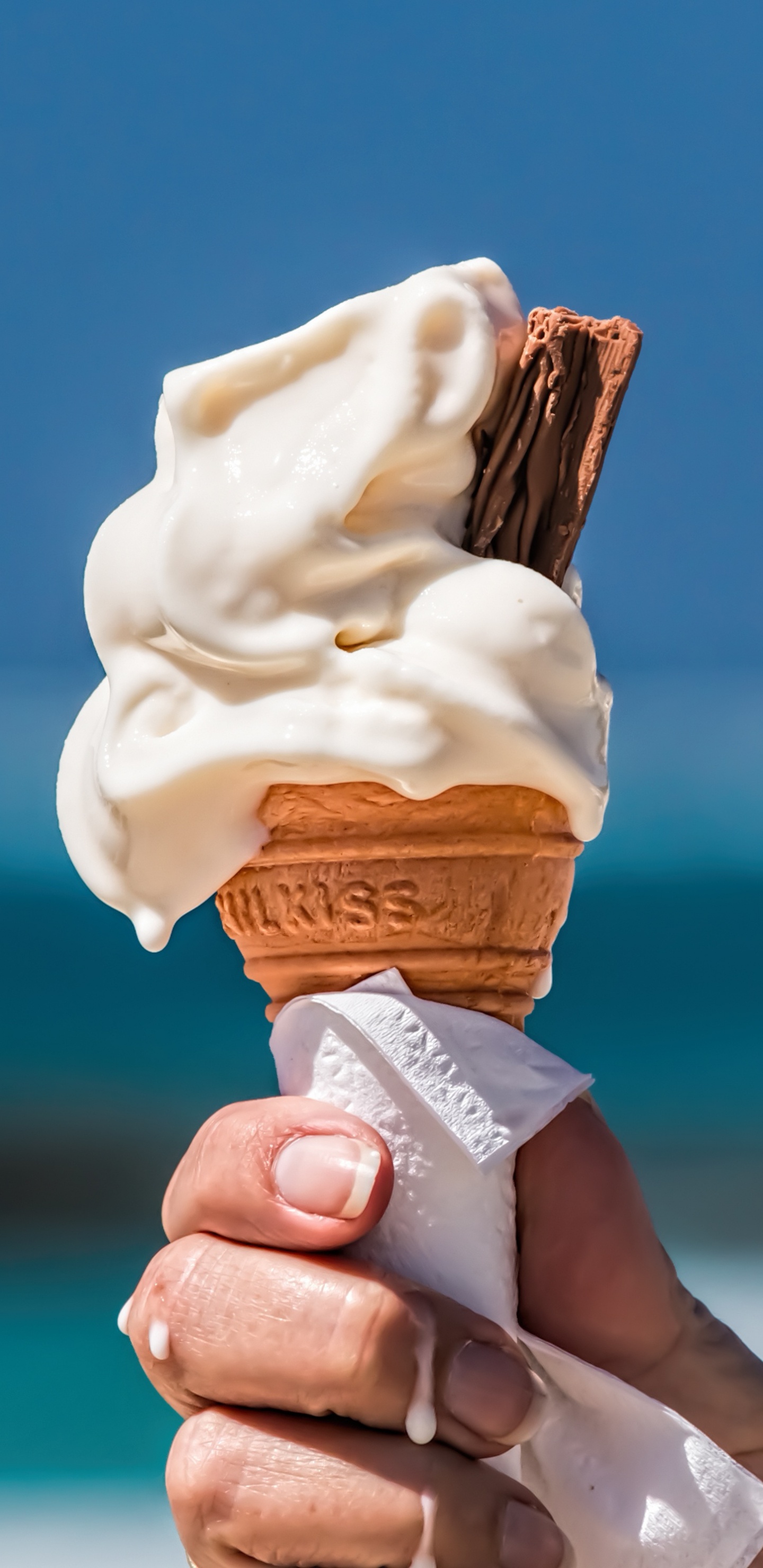 Обои рожок мороженого, мороженое, пломбир, кафе мороженое, молочный коктейль в разрешении 1440x2960