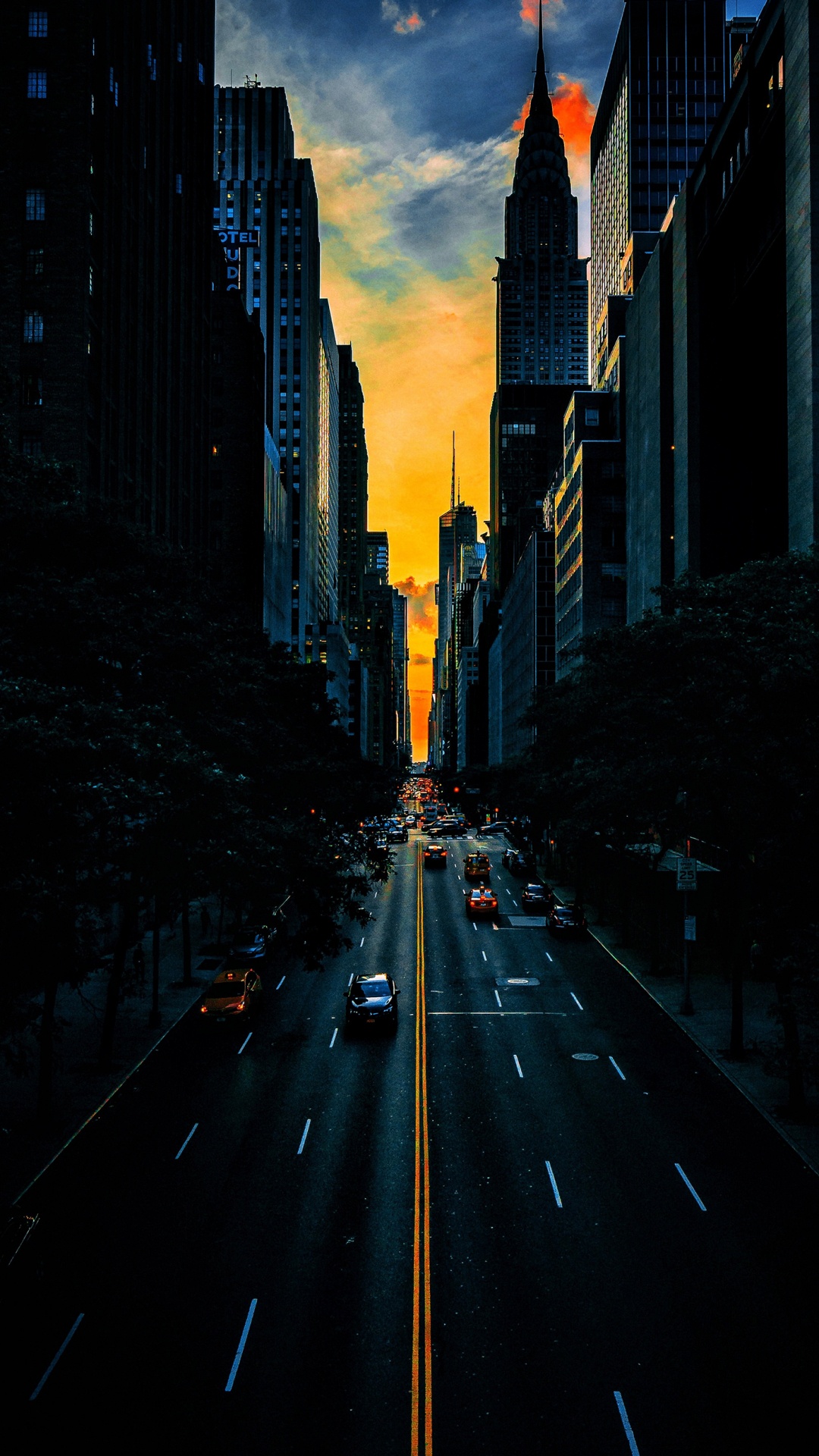 Обои здание, небоскреб, легковые автомобили, свет, облако в разрешении 1080x1920