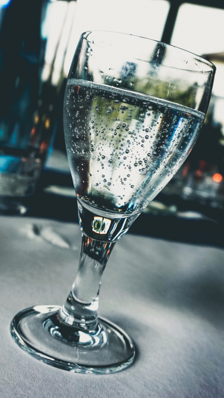 Обои напиток, вино, бокал для вина, стекло, Стол-стекло в разрешении 750x1334