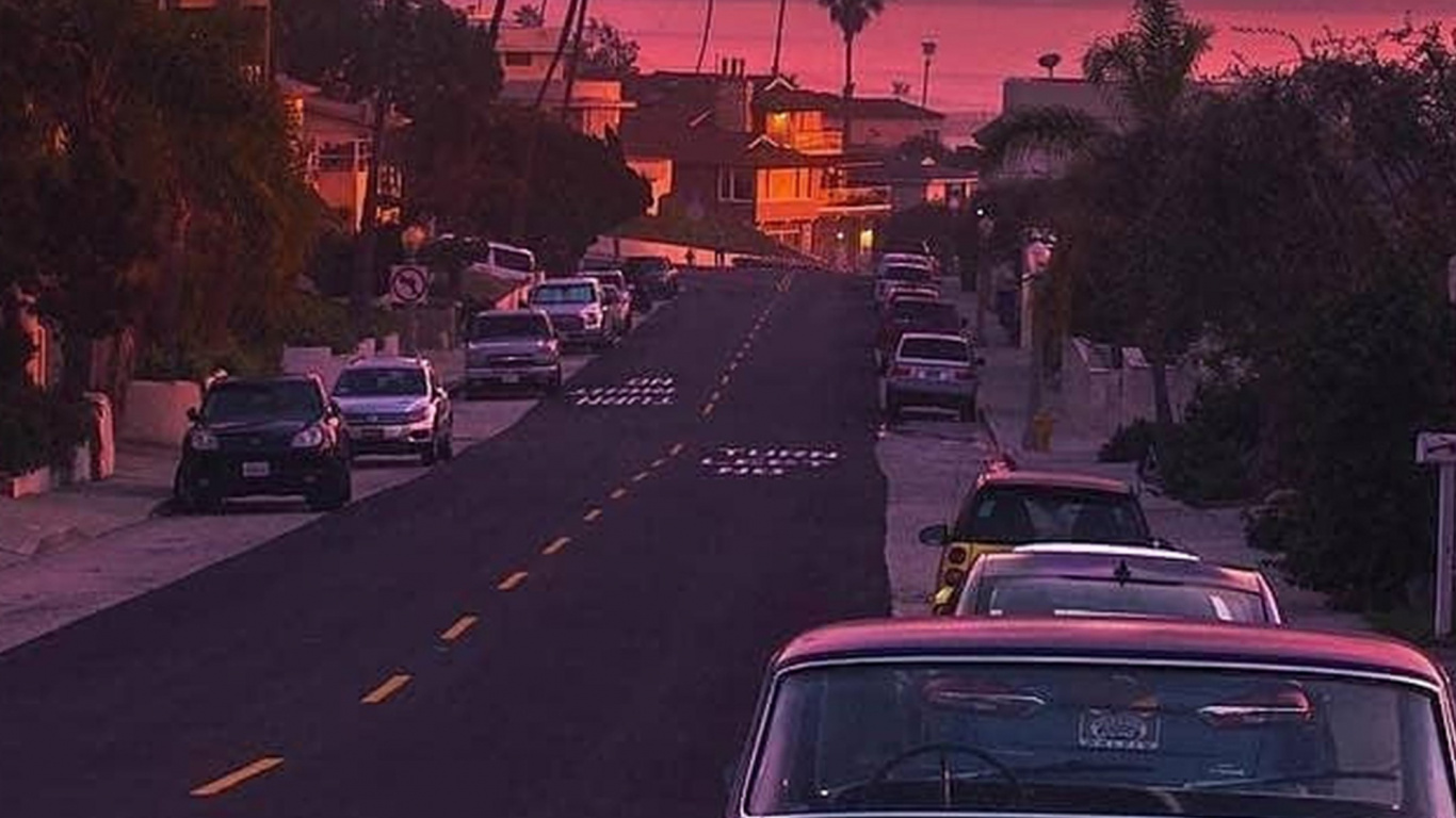 Обои эстетический вечер, эстетика, ночь, легковые автомобили, облако в разрешении 1366x768