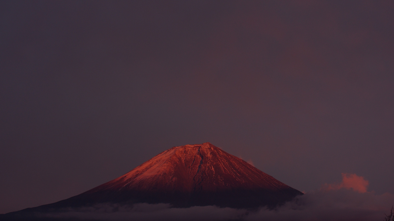 Обои вулкан, стратовулкан, вулканического рельефа, щитовой вулкан, ночь в разрешении 1280x720