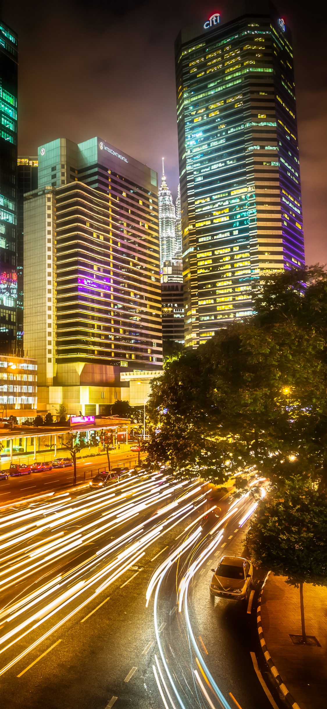 Обои город, ночь, городской пейзаж, метрополия, городской район в разрешении 1125x2436