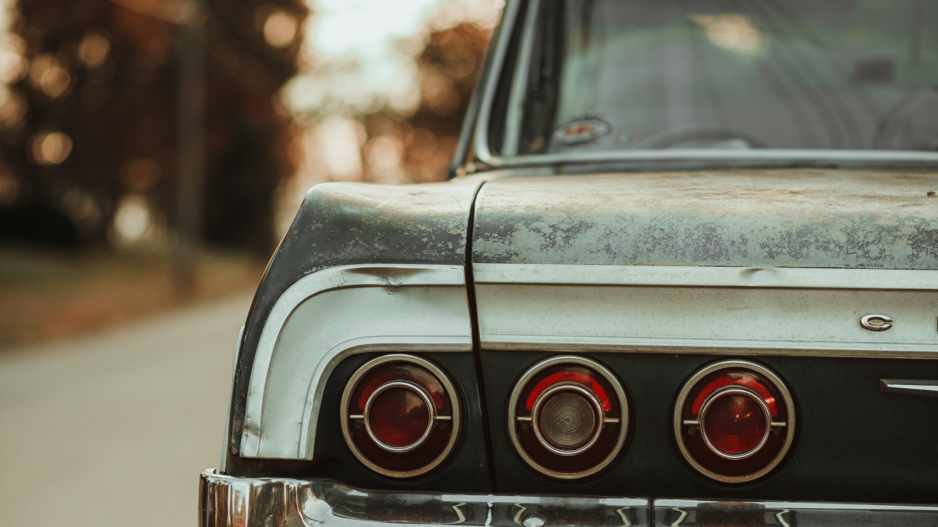 Обои семейный автомобиль, классический автомобиль, автомобильное освещение, автомобильный экстерьер, седан в разрешении 1366x768