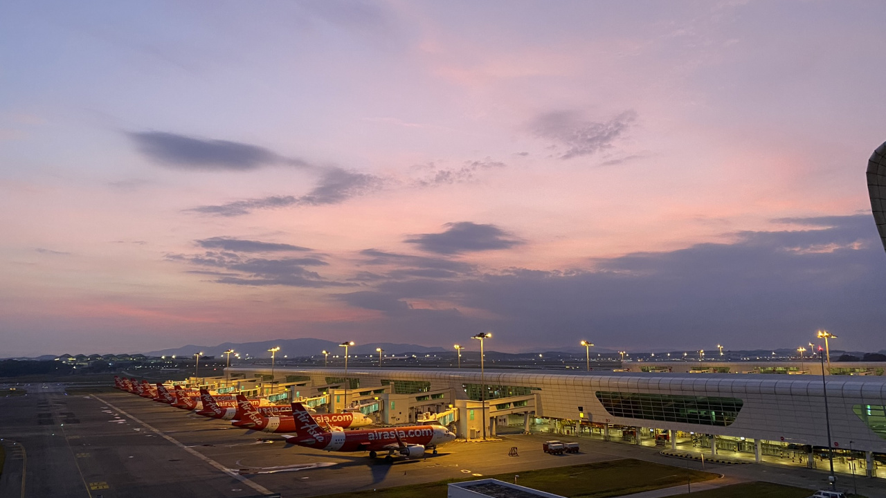 Обои облако, сумрак, городской район, город, вечер в разрешении 1280x720