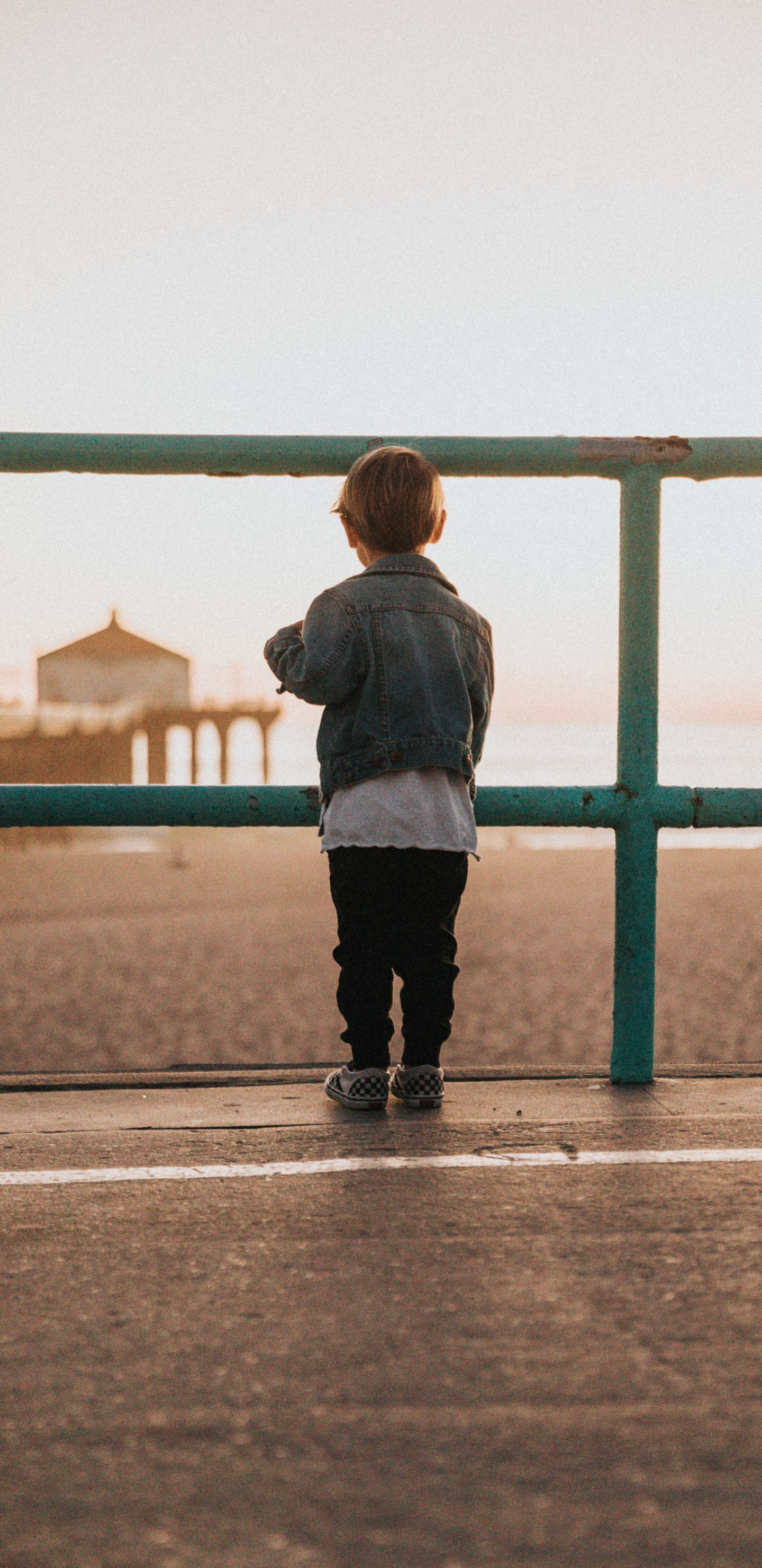 Обои небо, вода, океан, стояние, горизонт в разрешении 1440x2960