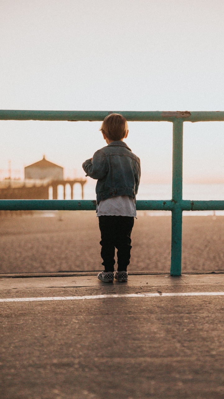 Обои небо, вода, океан, стояние, горизонт в разрешении 720x1280