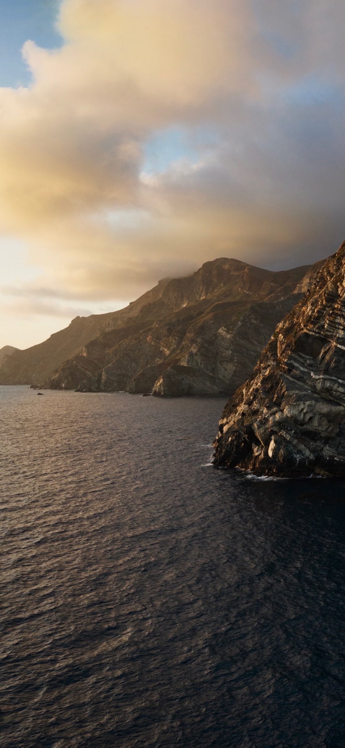 Обои apple, iPhone, macOS Catalina, яблоко, Операционная система в разрешении 1125x2436