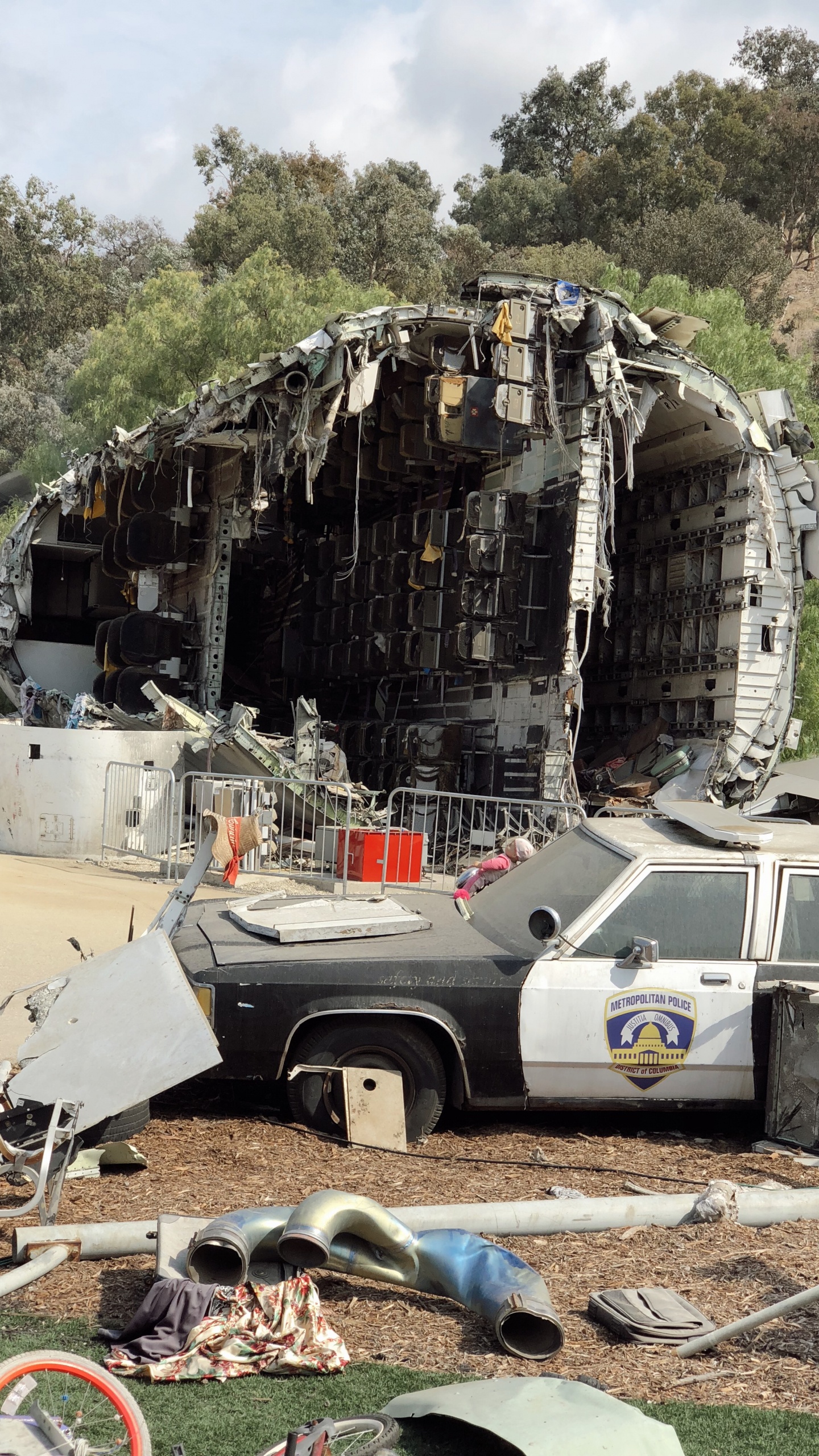 Обои Universal Pictures, универсальные студии Голливуда, наука, биология, транспорт в разрешении 1440x2560