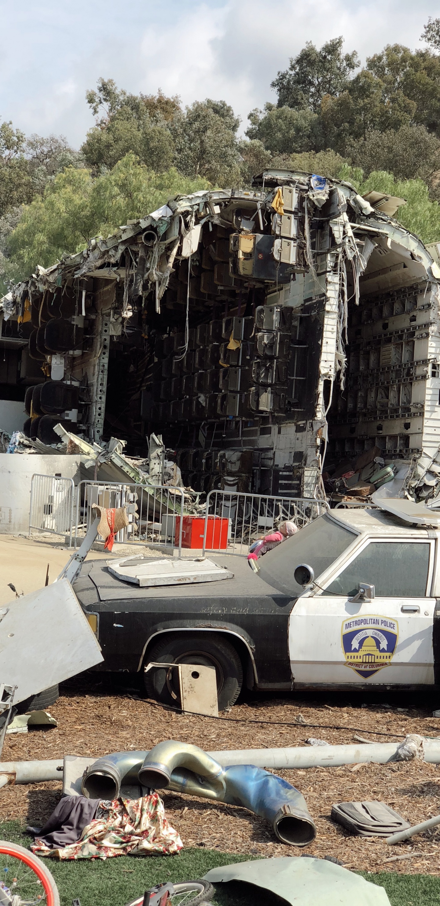 Обои Universal Pictures, универсальные студии Голливуда, наука, биология, транспорт в разрешении 1440x2960