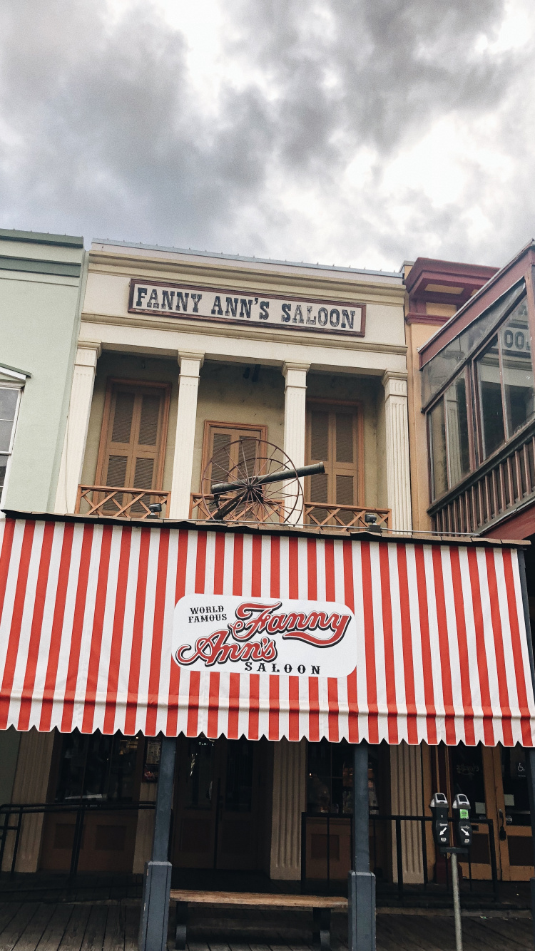 Обои ориентир, недвижимость, фасад, тент, железо в разрешении 750x1334