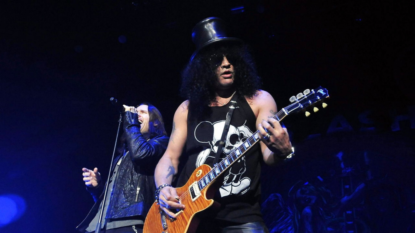 Обои Guns N Roses, гитара, электрогитара, акустическая гитара, струнный инструмент в разрешении 1366x768