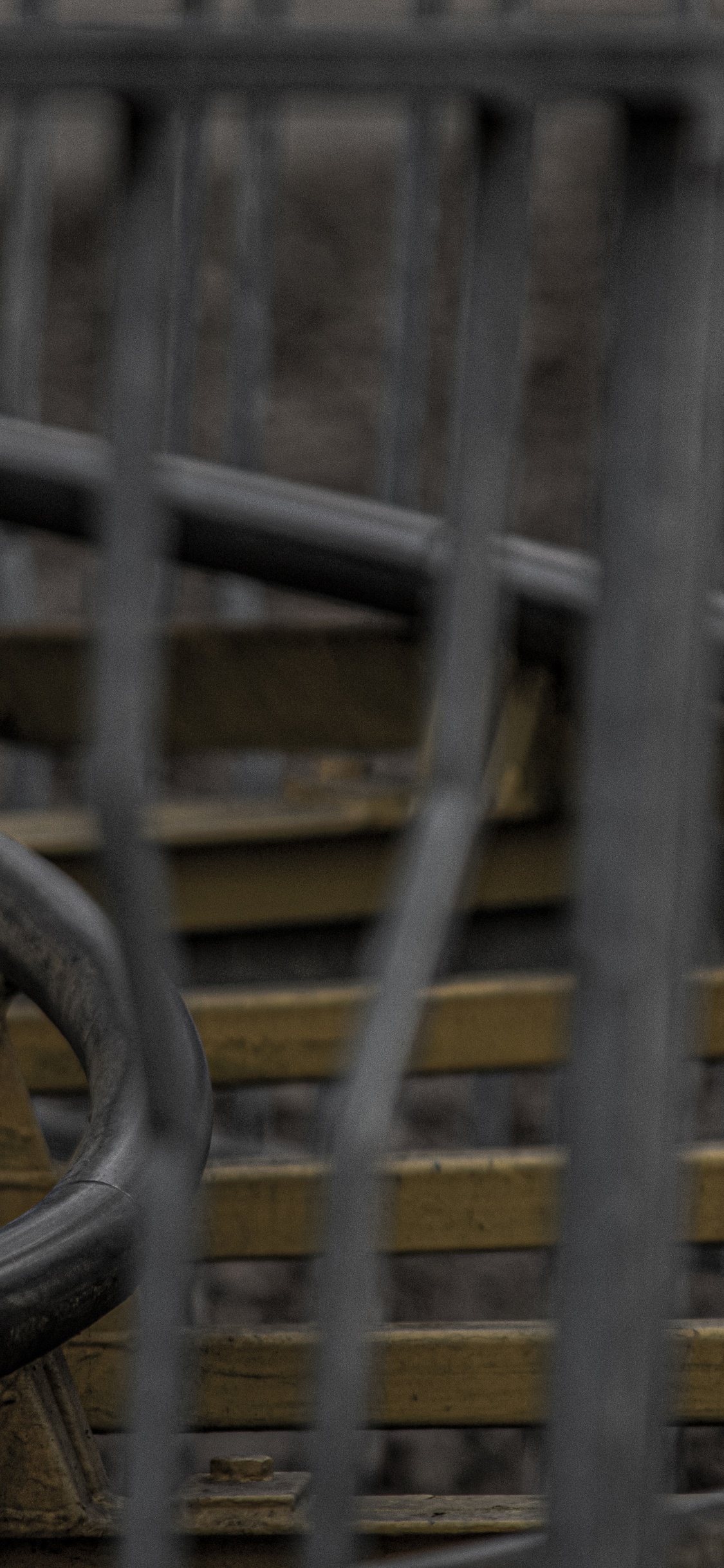 Обои урбанизация, железо, древесина, забор, композиционный материал в разрешении 1125x2436