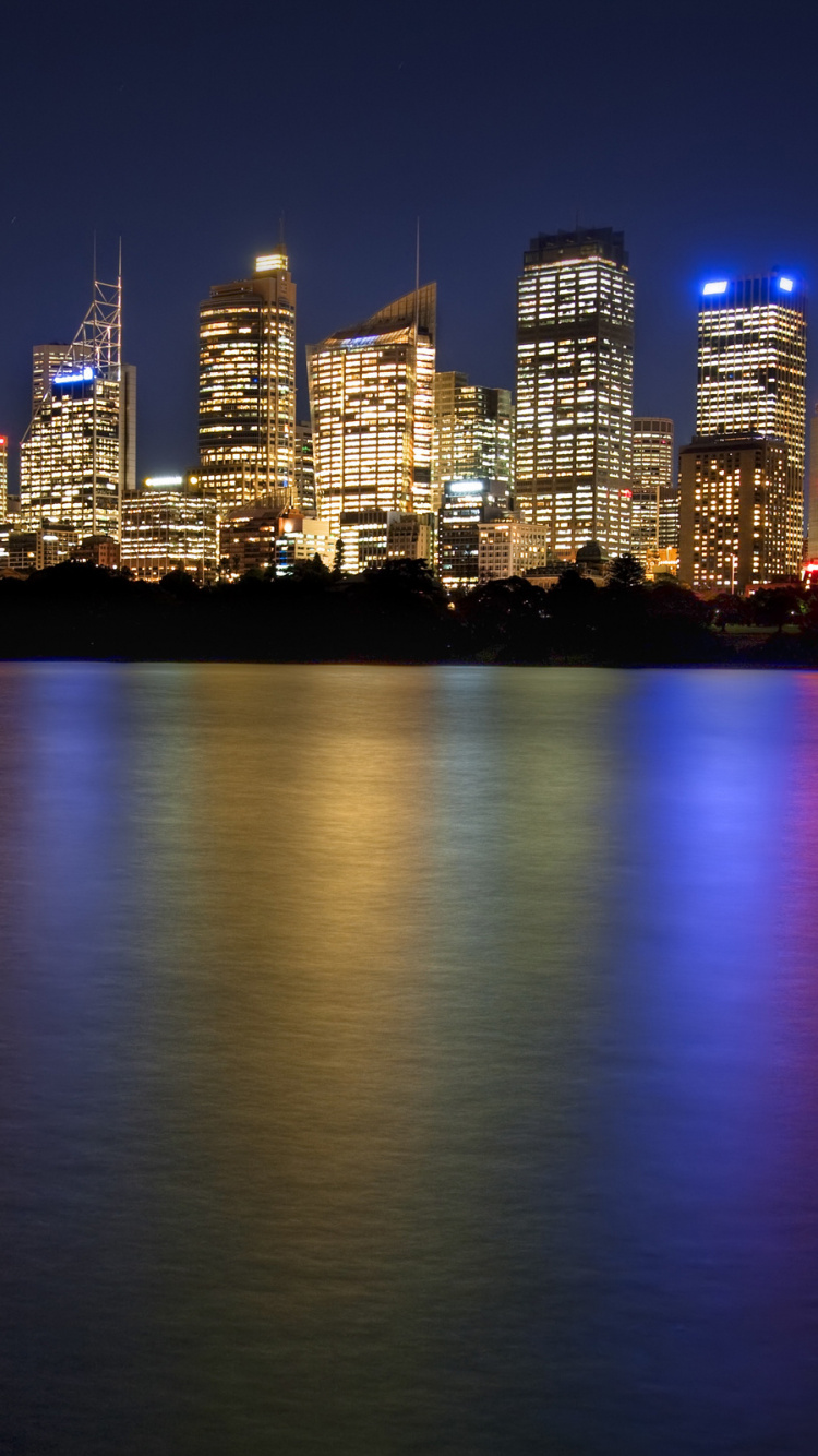 Обои городской пейзаж, город, линия горизонта, ночь, отражение в разрешении 750x1334