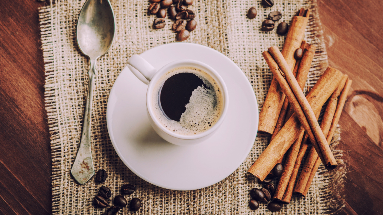 Обои кофейное зерно, кофейная чашка, ложка, корица, чашка в разрешении 1280x720
