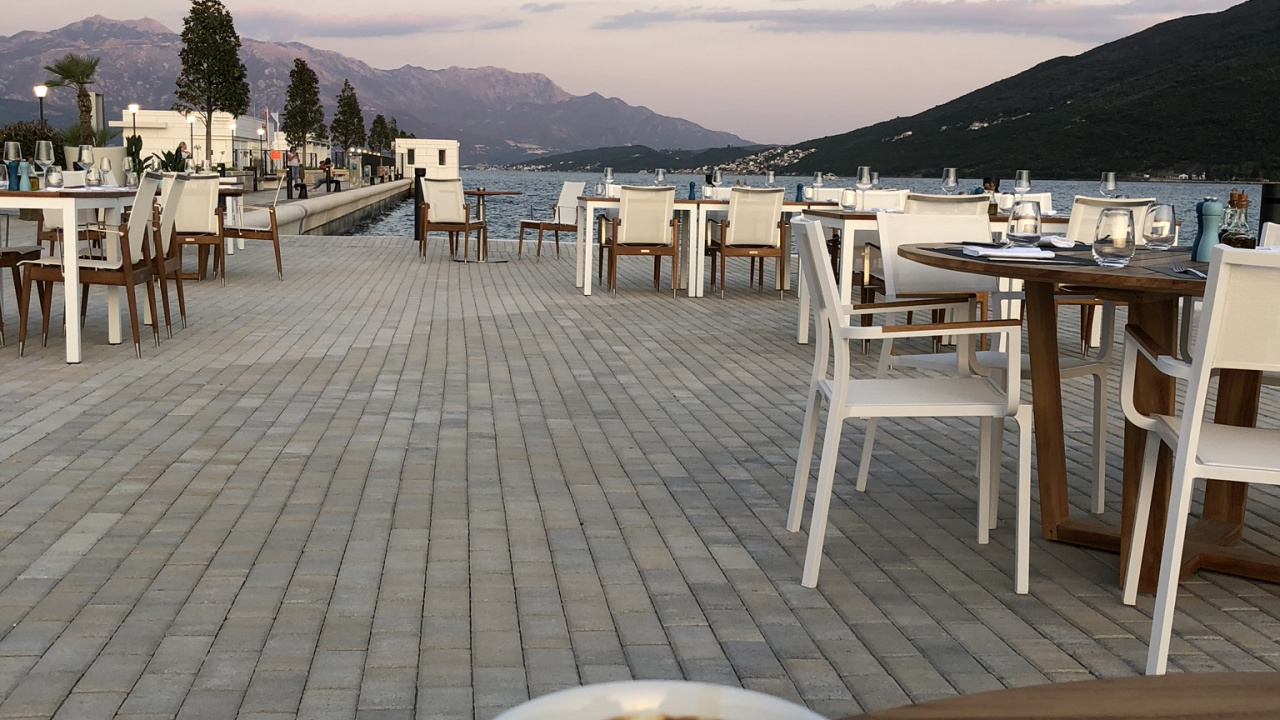 Обои таблица, кофейная чашка, чашка, serveware, посуда в разрешении 1280x720