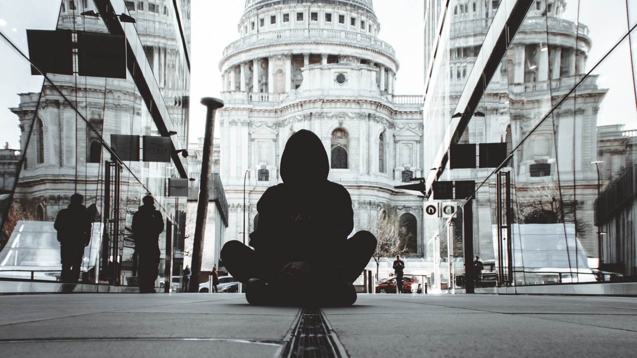 Обои черный, автомобиль, городской район, монохромный режим, улица в разрешении 1280x720