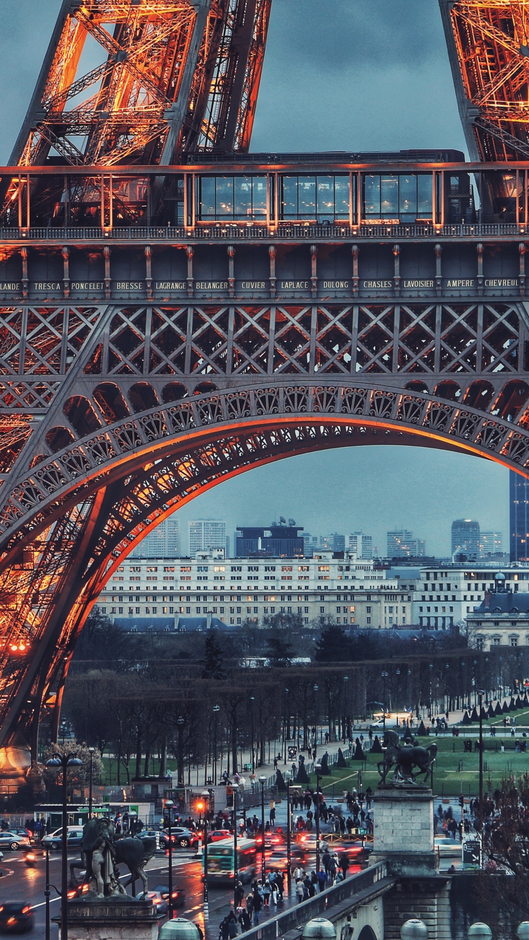 Обои Париж, Эйфелева башня, Сады Трокадеро, облако, здание в разрешении 1080x1920