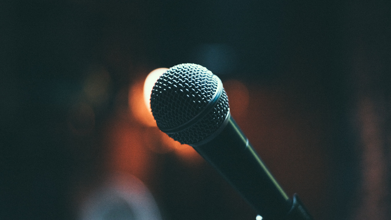 Обои микрофон, микрофонная стойка, звуковое оборудование, технологии, электронное устройство в разрешении 1280x720