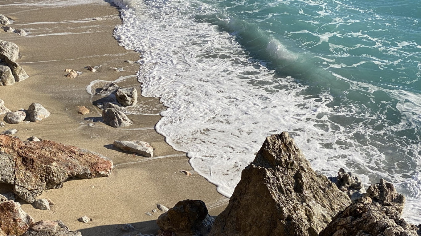 Обои море, пляж, наука, физика, вода в разрешении 1366x768