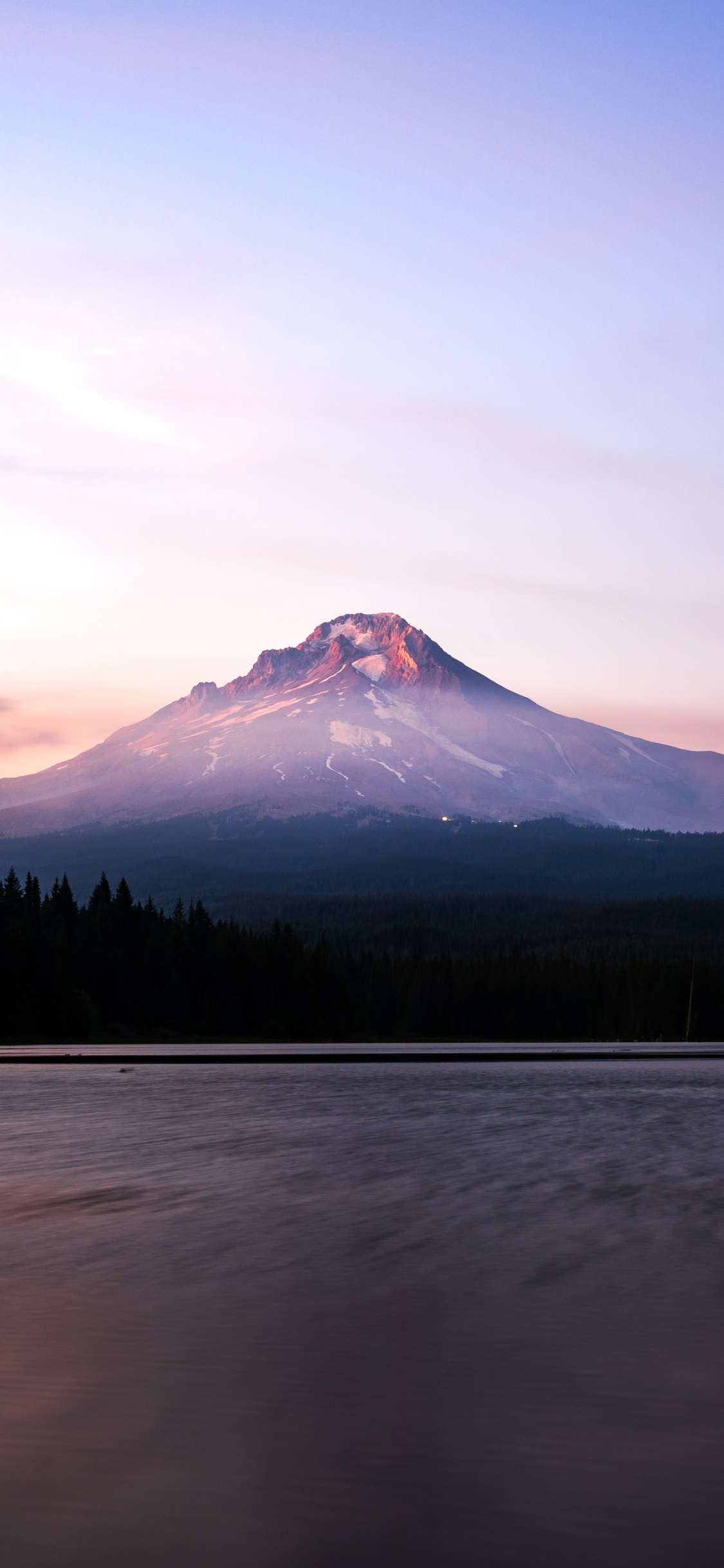 Обои пейзажи гор, гора, природа, горный рельеф, отражение в разрешении 1125x2436