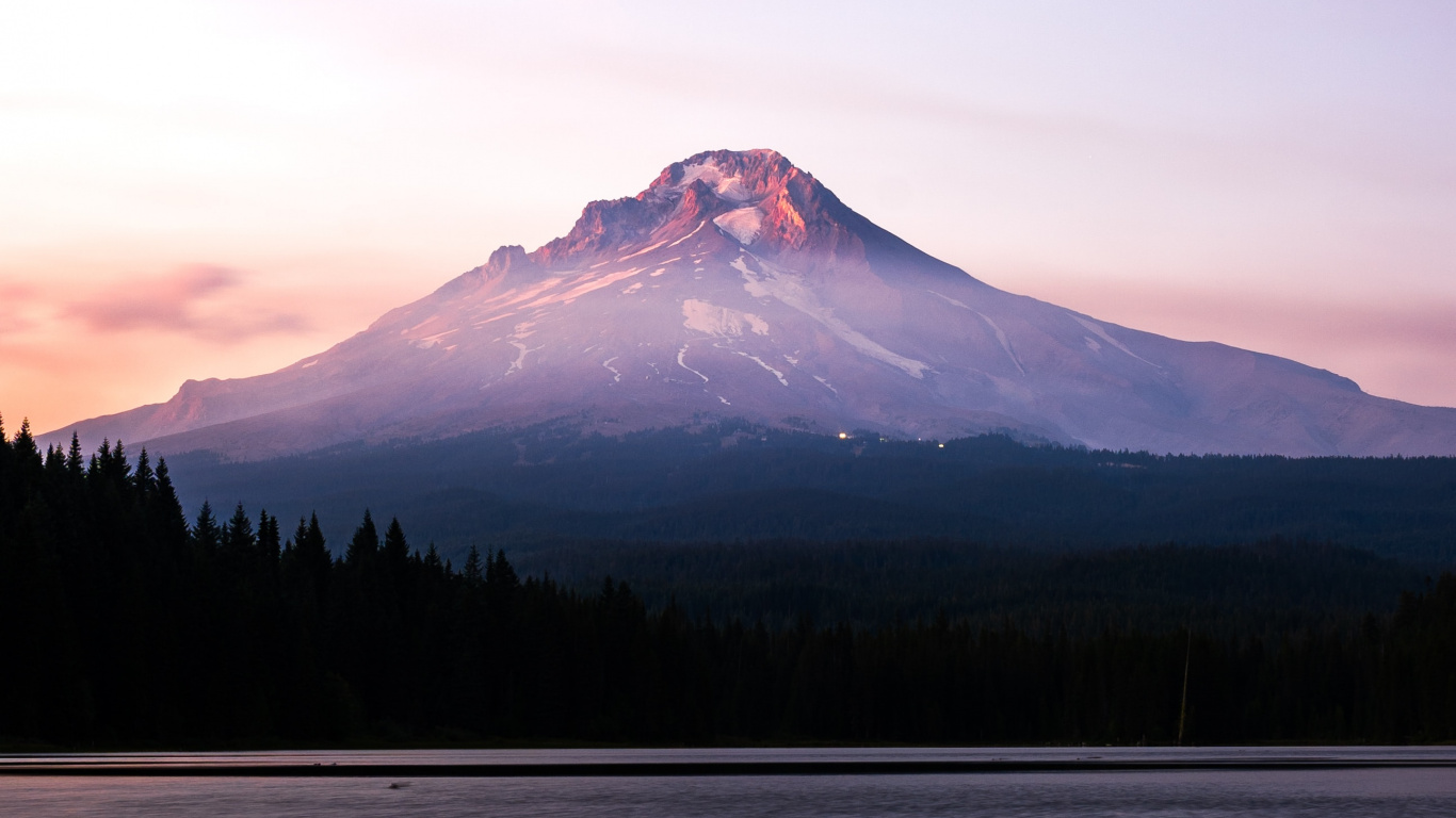 Обои пейзажи гор, гора, природа, горный рельеф, отражение в разрешении 1366x768