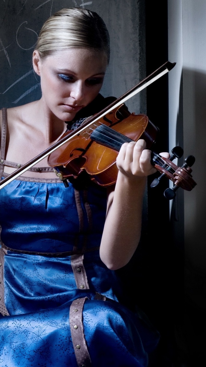 Обои скрипка, скрипач, музыкальный инструмент, альтист, струнный инструмент в разрешении 720x1280