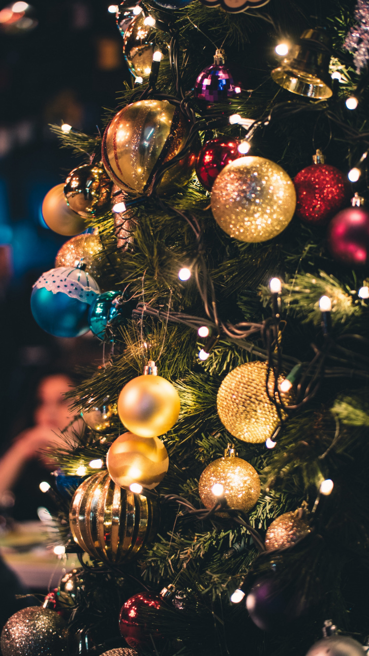 Обои Рождественские огни, Рождество, елка, освещение, рождественские гирлянды в разрешении 750x1334