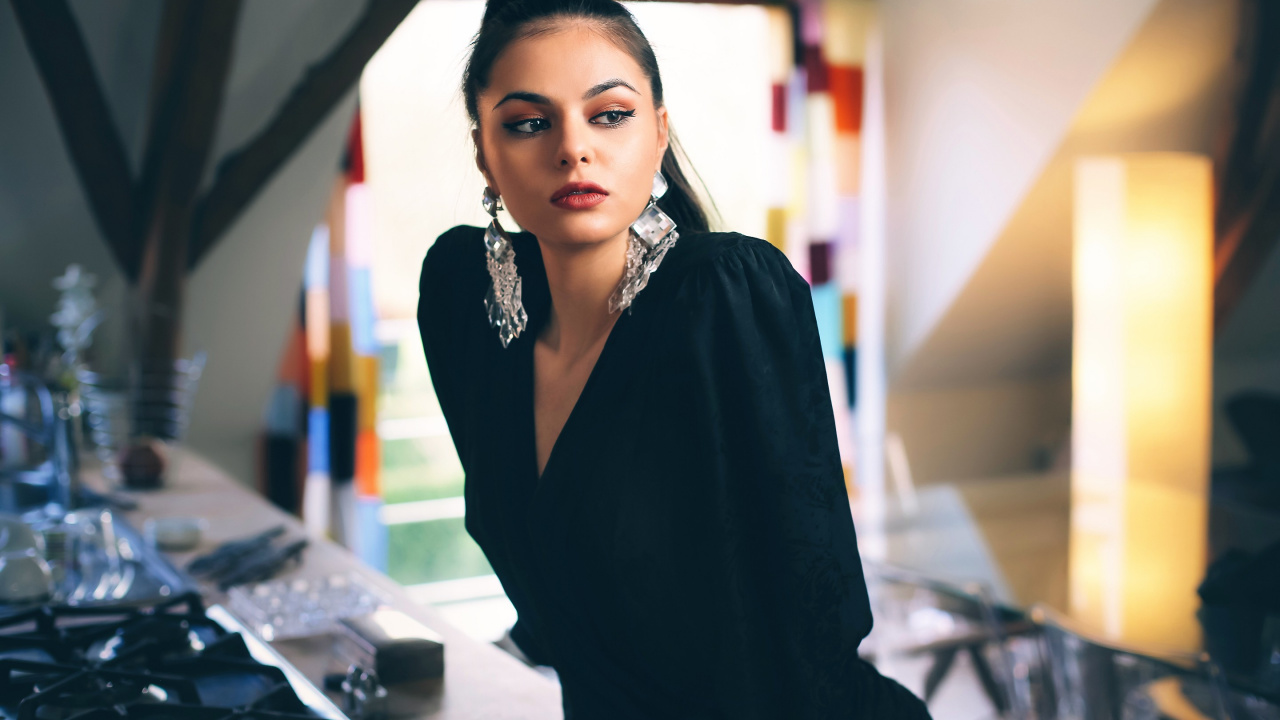 Обои модель, лицо, красота, губа, фэшн в разрешении 1280x720