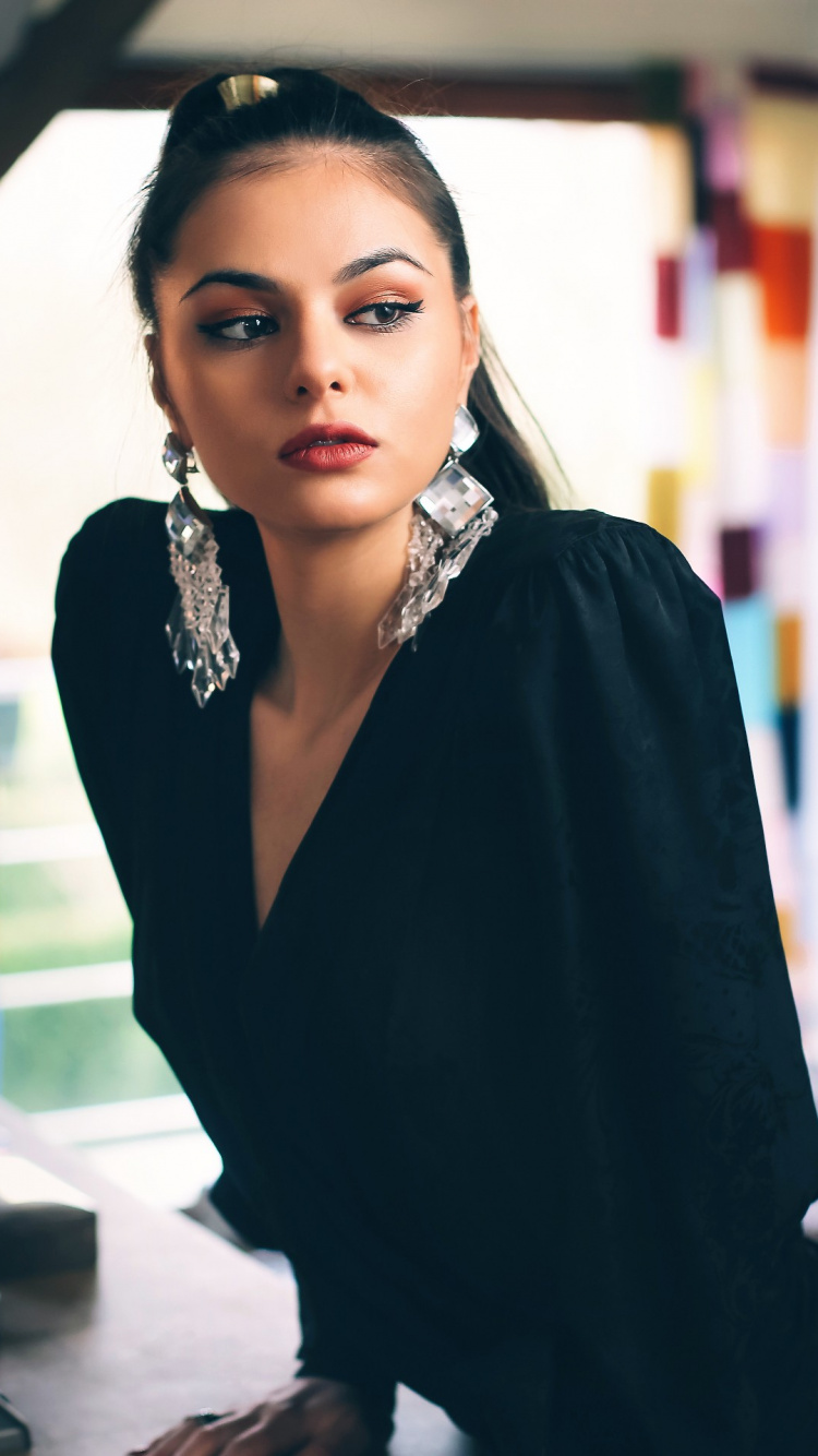 Обои модель, лицо, красота, губа, фэшн в разрешении 750x1334