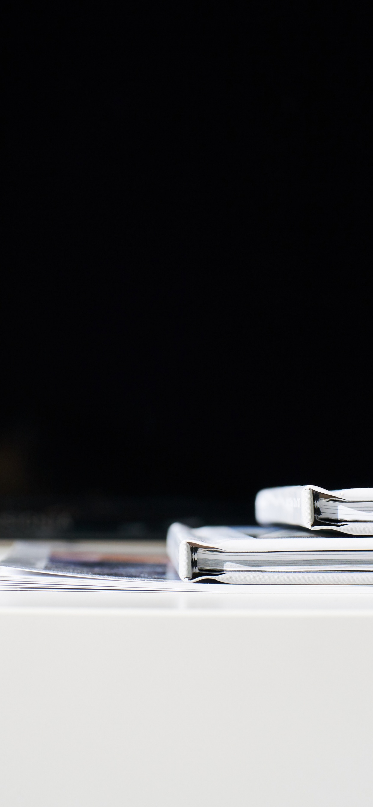 Обои таблица, черный, текст, металл, белые в разрешении 1242x2688