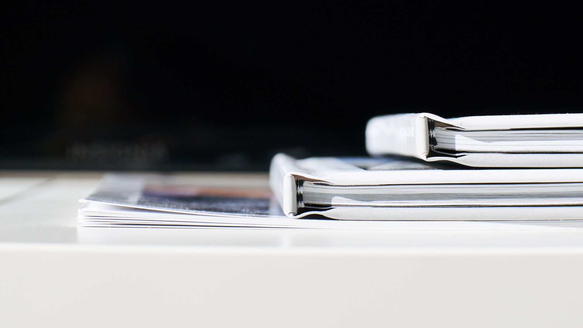 Обои таблица, черный, текст, металл, белые в разрешении 1920x1080